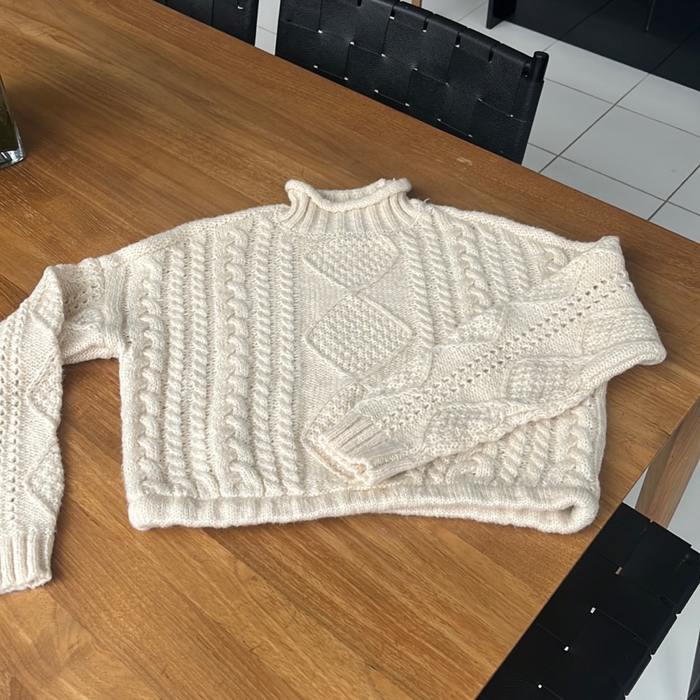 SANCTUARY CABLE CROPPED SWEATER